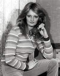 Bonnie tyler — holding out for a hero 05:46 bonnie tyler — total eclipse of the heart 04:30 bonnie tyler — it's a heartache 03:30 Pin By Genevieve Arterburn On Bonnie Tyler Is My Idol Bonnie Tyler Tyler Young Singer