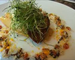 法式經典料理大都以肉類為主油封鴨腿 (confit de canard)、韃靼生牛肉 (steak tartare) 和法式嫩煎魚排 (sole meunière) 等這些都是法國的經典料理，也是必吃的法國菜。 æ–°èžæ™ºåº« æ­£å®—æ³•åœ‹èœ Now æ–°èž