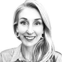 Leslie Oxley's Instagram, Twitter & Facebook