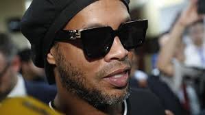 Ronaldinho hat bei twitter eine emotionale nachricht veröffentlicht, in der er sich an seine anhänger wendet. Fussball News Ronaldinho Das War Ein Harter Schlag