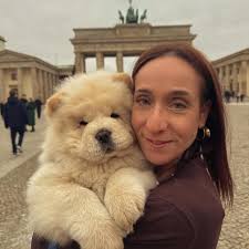 🍇⛰️ Strolling along the steep slopes of the Moselle... Where world-class  Riesling grows. Fluff meets fine wine country. #chowchow #chowchowlovers  #dogslover #dogsonadventures #dogsofinstgram #hunde #hundefotografie  #hundeglück #mosel #fluffydog ...