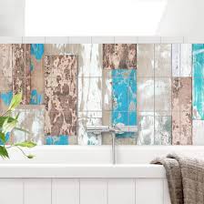 Weitere ideen zu fliesen, deko, fliesenaufkleber. Shabby Chic Fliesendeko In Holzplanken Optik Fur Einen Maritimen Look Im Badezimmer Wandkachel Fliesenaufkleber Dekoration Badezimmer