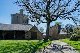 Ancienne grange, agréablement restaurée, pour deux ou quatre personnes (en moyenne saison double tarif). Ancienne Grange Monastique De Seveyrac A Bozouls Pa12000028 Monumentum