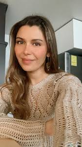 No me importa quién eres, ni de dónde vienes. Si estás leyendo esto, deseo  que te vaya muy bien en todo y este saludo cariñoso es para ti... ¡Hola!  ❤️✌🏻😎