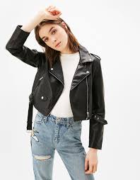 Short Faux Leather Biker Jacket Coats Jackets Bershka Finland Lederjacke Frauen Lederjacke Outfits Modestil