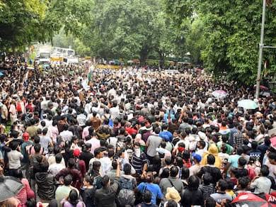 সিজেপি প্রতিবাদ হাইলাইটস, দিল্লির যন্তর মন্তর বিক্ষোভ, ধর্মেন্দ্র প্রধান পদত্যাগ, অভিজিৎ ডিপকে, সোনম ওয়াংচুক: শিক্ষামন্ত্রী ধর্মেন্দ্র ...