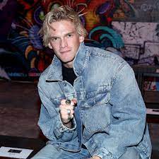 Miley cyrus said cody simpson is her type, and judging from these photos, he's my type, too. Adr8eldfbipksm