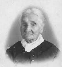 Polly Knapp's Instagram, Twitter & Facebook