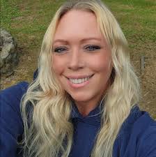 Sarah Crim's Instagram, Twitter & Facebook