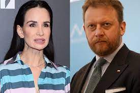 Violetta kołakowska zdobyła popularność dzięki związkowi z aktorem tomaszem karolakiem. Viola Kolakowska Grzmi Do Ministra Zdrowia Odwalcie Sie Od Nas Dalej Jest Juz Tylko Mocniej