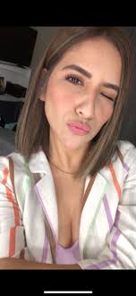 Karen Padron's Instagram, Twitter & Facebook