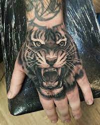 Who Else Wants This Follow Tattoo Style Club For More Pic Via Insta Tattoo100 Tattoowork Tat Tatuagem Na Mao Tatuagem De Mao Tatuagem Na Mao Masculino