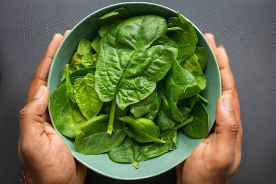 Spinach – Learning with Experts