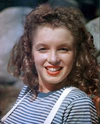 Norma Jeane photographed by David Conover in the spring of 1945. Conover  was the photographer who discovered her in late 1944 while she was working  at the Radioplane factory. 🩵| #marilynmonroe #oldhollywood #cinema #40s