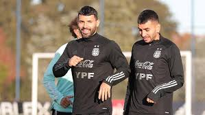 Aguero is nicknamed kun and has the name kun aguero printed on the back of his shirts instead of sergio aguero. Sergio Aguero Could Start Alongside Lionel Messi For Argentina Against Colombia Football Espana