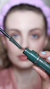 green mascara 🤔 let’s try the new shade of the maybelline lash sensational  sky high mascara, which was sent to me in pr ☺️ #maybelline  #maybellineskyhighmascara #mascarareview