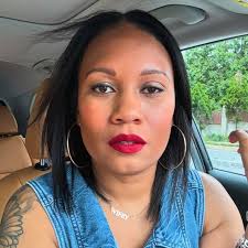 pulled up to my bestie's house blasting 'sweet honey bucking', hitting the  choreography in the driver's seat