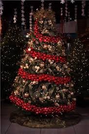 Resultado De Imagen Para Decoracion De Arbol De Navidad Con Malla Morada Decoracion De Arboles Arbol De Navidad Colorido Arboles De Navidad Decorados