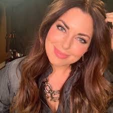 Bobbi Lara's Instagram, Twitter & Facebook