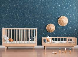 Complétez la chambre de bébé avec des bibliothèque, bureau, étagères, chaise, chevet. Quels Meubles Choisir Pour Une Chambre De Bebe