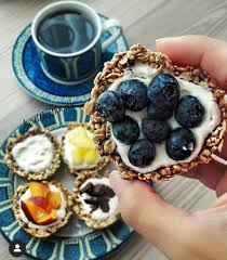Instagram Da Gozde Guuuu Naayyy Diiinnnn Granola Canaginda Yogurtlu Meyveler Pastanelerdeki Joleli Yagli Tartlara Nefis Bir Alternatif Hindistan Cevizi Eat