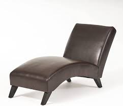 With a silhouette sure to stand out, this curvaceous chaise makes the perfect statement our cream leather chaise lounge is an elegant addition to any room. Amazon Com Great Deal Furniture Cleveland Brown Leather Curved Chaise Lounge Chair Home Kitchen
