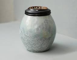 Small Ceramic Urn Pet Urn For Cat Urns For Human Ashes Etsy Ceramic Urn Infant Urn Decorative Urns