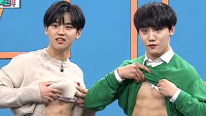 Последние твиты от pentagon_hongseok (@jfhongseok). Pentagon S Hongseok And Golden Child S Jangjun Show Off Their Well Defined Abs Kpopmap