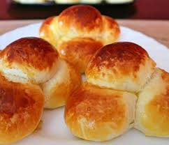 Moskauer Pluschki Rezept Fur Beliebte Russische Susse Hefebrotchen In 2020 Franzosisches Geback Rezepte Brot Rezept