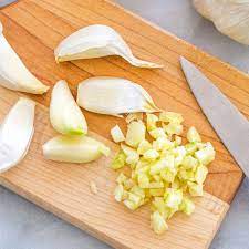 A single whole clove will deliver less intensity than a crushed one, a crushed. How Much Minced Garlic Equals Two Cloves 7 Ways The Whole Portion