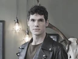 This haircut for curly hair men will give shine to the hair as well, making them look less messy. How To Cut Men S Curly Hair From Medium To Short Seb Man