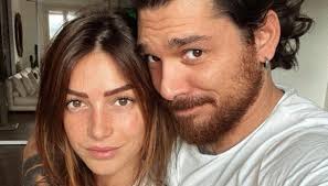 Andrea cerioli cries in front of his girlfriend arianna cirrincione on the island of the famous: Chi E Arianna Cirrincione La Fidanzata Di Andrea Cerioli Dilei