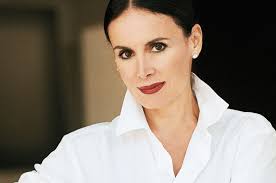 De ce a fost numită misterioasa Terry de Gunzburg ,,Steve Jobs” a  cosmeticelor?