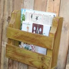 Creations Porte Revue Sur A Little Market Page 2 Porte Revue Palette Recyclee Decoration Interieure