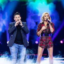 „von nun an, wenn es regnet, werdet ihr einen regenbogen bilden: Helene Fischer Und Kerstin Ott Duett Mit Regenbogenfarben Bildderfrau De