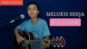G c g senyum kecil mentari cerah menyapaku g d di tepi pantai ku menunggumu g sapa kicau burung c g tak lelah bernyanyi merdu c d g bernyanyi balada kau dan aku g tanpa ragu langkahku c g besar dan bermakna g d di tanah penuh harapan kita g percayalah sayang c g ku akan kembali pulang c d g jaga dan kukuh disebelahmu c d deru birunya ombak g em. Kunci Gitar Lirik Melukis Senja Budi Doremi Chord Mudah Youtube