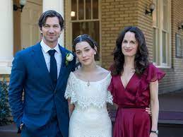 Ellis was born in cardiff. Lucifer Macher Haben Genug Nach So Vielen Staffeln Soll Die Serie Wirklich Enden Serien