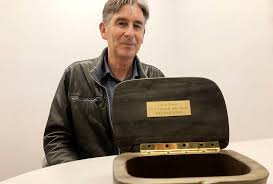The senator, who served for 10 years, . Cowichan Theatre Mainstay Gallacher Receives City Of Duncan Arts Award Cowichan Valley Citizen