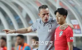 Видео '벤투 큰그림' 대한민국 vs 우루과이 하이라이트 канала dohun. í¬í†  íŒŒìš¸ë£¨ ë²¤íˆ¬ ê°ë… ì´ìŠ¹ìš°ì—ê²Œ ìž'ì „ ì§€ì‹œ