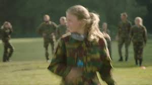 In september 2011 voltooide ze haar eerste officiële activiteit met de inhuldiging van het kinderziekenhuis prinses elisabeth, de pediatrische vleugel van het universitair ziekenhuis van gent. Een Dag In Het Leger Met Prinses Elisabeth Van Belgie Youtube