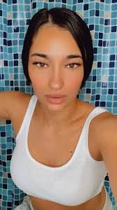 Ashley Poe's Instagram, Twitter & Facebook