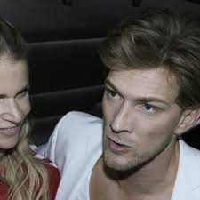 Michael Olesen deler trist meddelelse: Chokeret over 'Vild med  dans'-beslutning