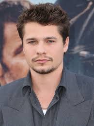 Toby Wallace's Instagram, Twitter & Facebook