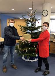 Einfach die tagesfrage richtig beantworten. Gewinner Adventskalender Gewinnspiel 2020 Raiffeisenbank Obermain Nord Eg
