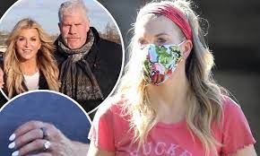  Allison Dunbar 47 Flashes A Rock On That Finger After Beau Ron Perlman 70 Requests Divorce Daily Mail Online