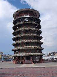 The brick and timber tower was built in 1885 by leong choon chong, a chinese contractor and was originally used as a water tank to store potable water during the dry season. Leaning Tower Of Teluk Intan A Photo From Perak West Trekearth