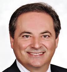 Leslie Ault's Instagram, Twitter & Facebook