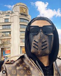 54shadesofchocolat Louise Vuitton Militar Kleidung Masken