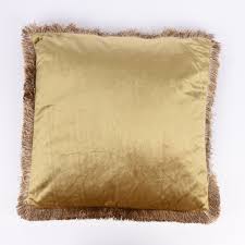 In una casa davvero glamour non possono assolutamente mancare i cuscini in velluto.classici, eleganti, raffinati: Decorazione Cuscino Ottica Di Velluto Con Fransenrand Color Oro Beige 45x45cm Ebay