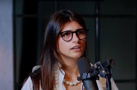 Экс-порноактриса Халифа потеряла контракт с Playboy из-за поддержки ХАМАС |  Аргументы и Факты